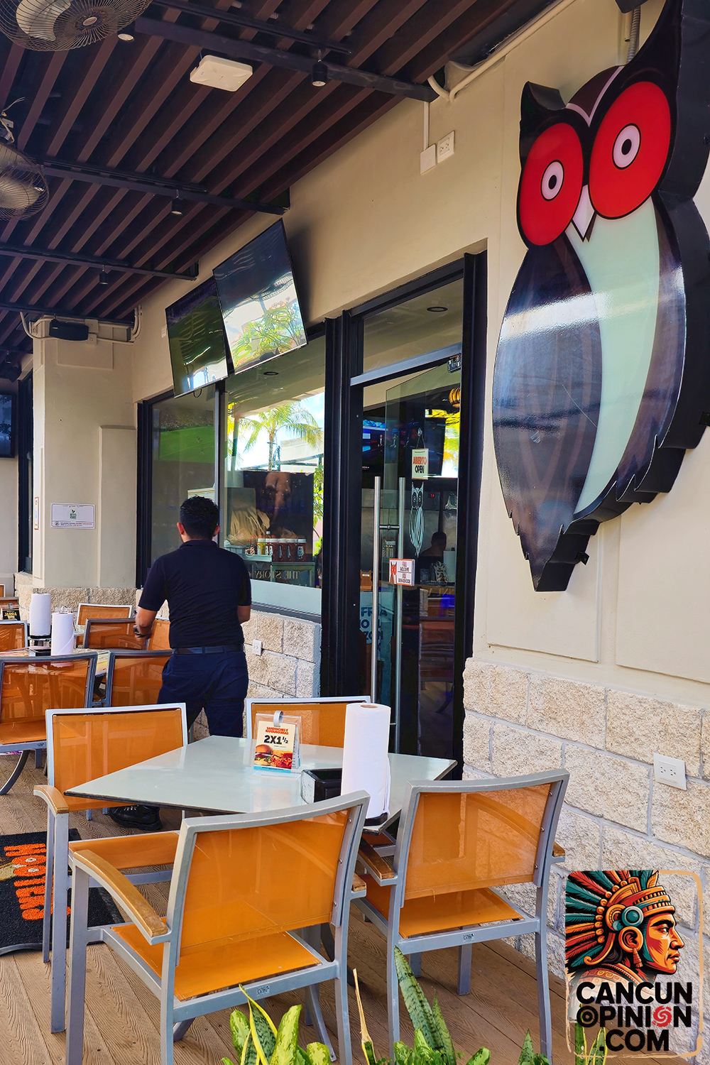 Hooters La Isla Mall