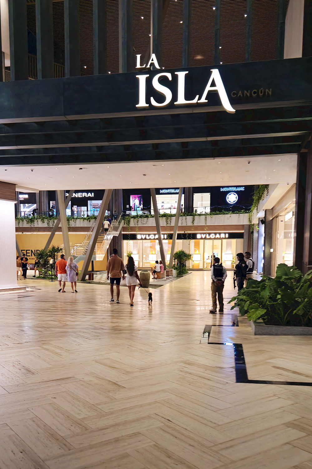 La Isla Mall